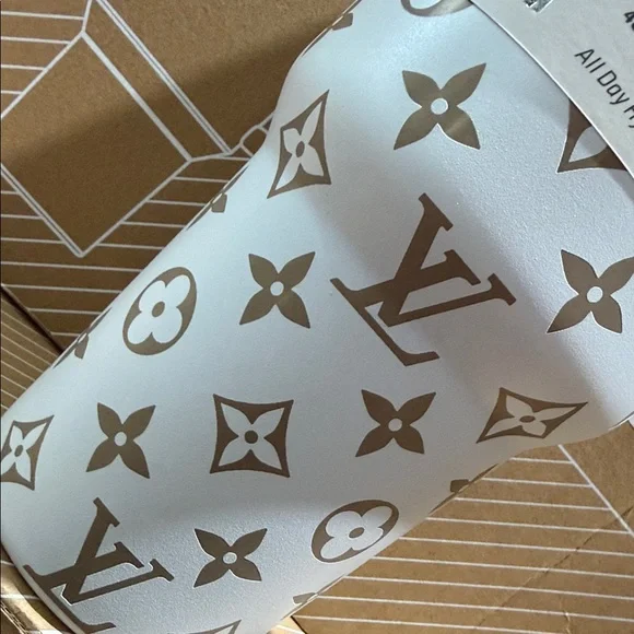 Stanley Quencher H2.0 Tumbler in White and Gold - Engraved - Picture 6 of 6